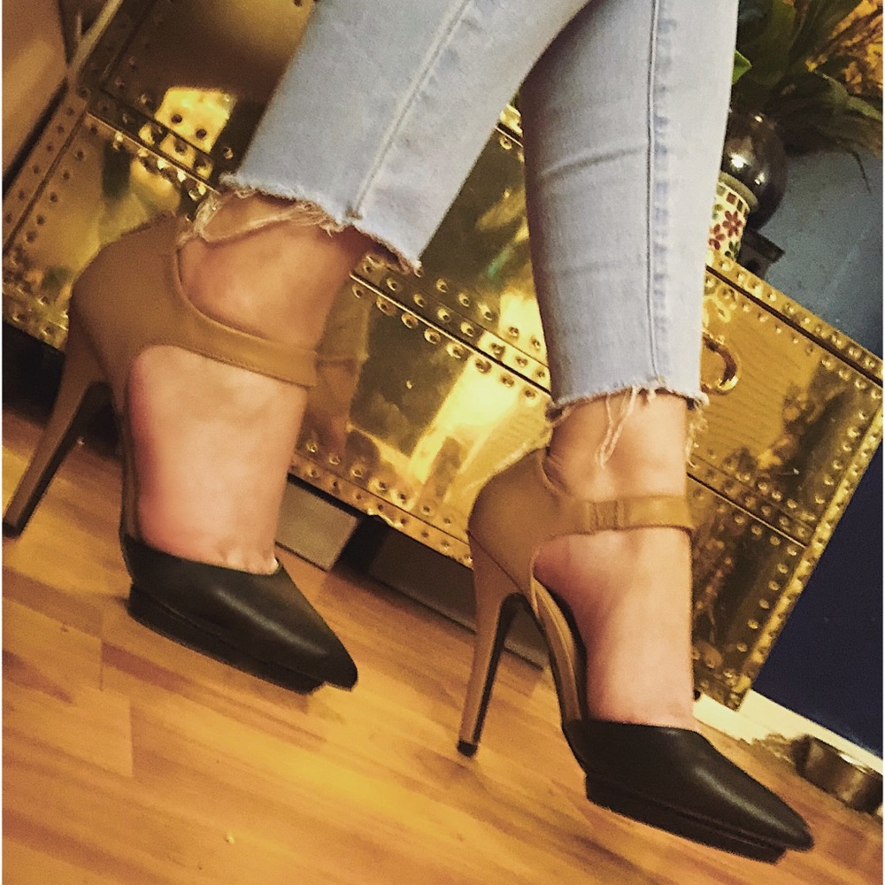 Pointy Pumps